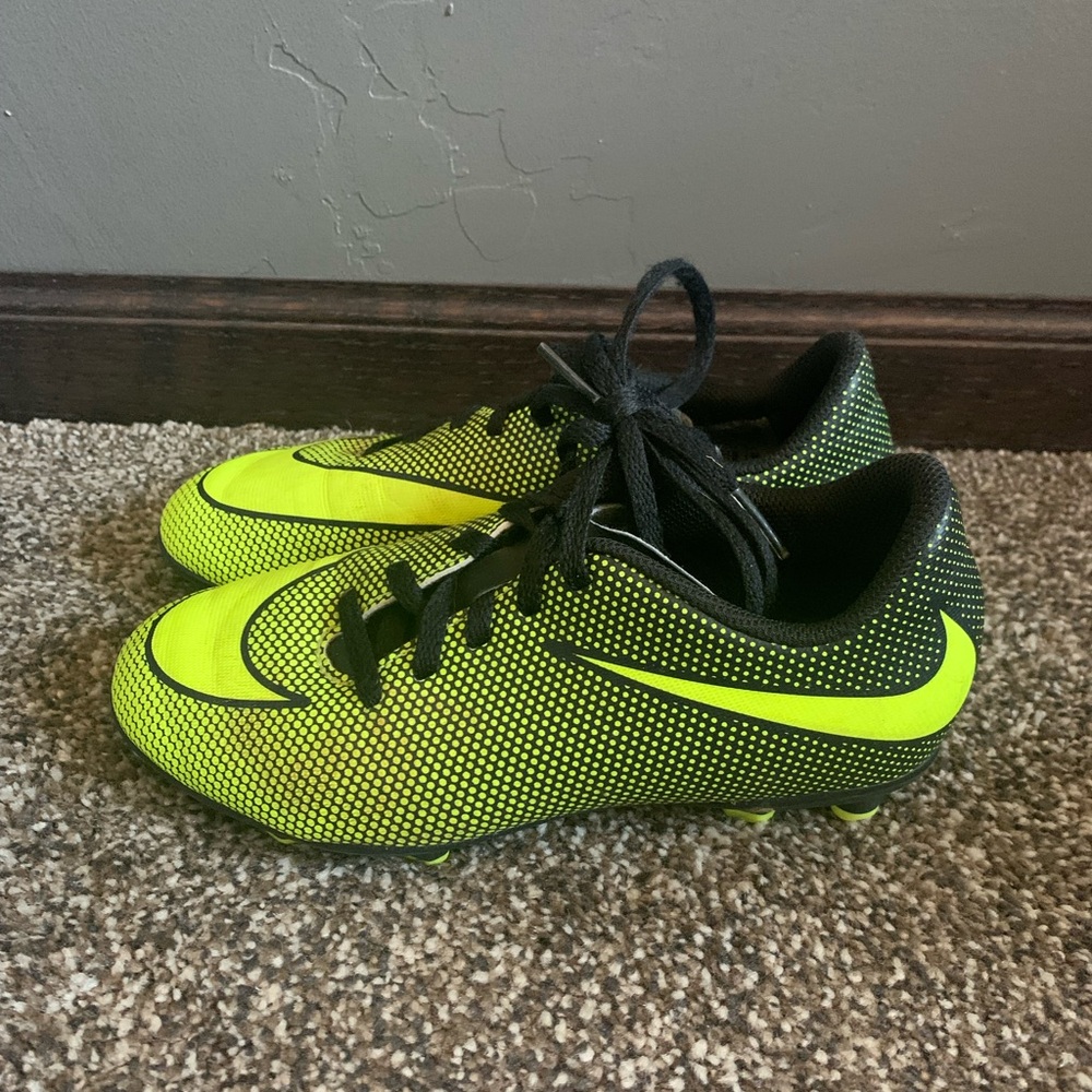 Nike soccer cleats - youth size 1.5